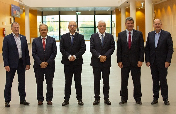 I membri dell'A6 Alliance Steering Board (Skyguide, ENAIRE, PANSA, ENAV, NATS, DFS) si sono incontrati al WAC 2021 di Madrid per condividere e coordinare le strategie del sistema di gestione del traffico aereo a livello europeo. Presente l'AD ENAV Paolo Simioni